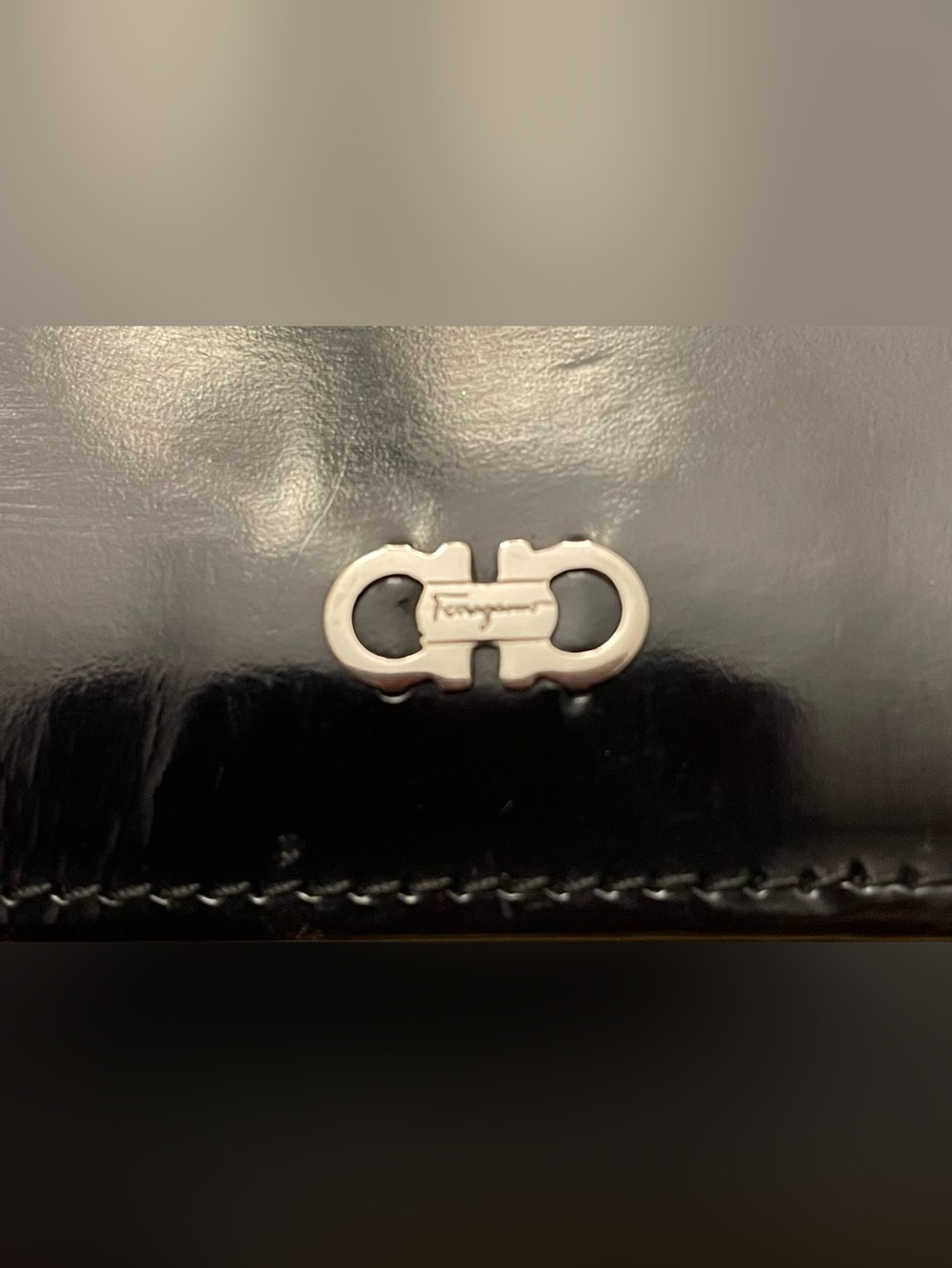 Ferragamo Authentic Vintage Shiny Black Patent Leather Slim Bifold Wallet - Picture 3 of 14